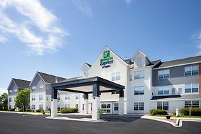 Holiday Inn Express & Suites Port Washington by IHG