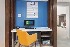 Holiday Inn Express & Suites Port Washington by IHG
