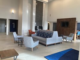 Holiday Inn Express & Suites Port Washington by IHG