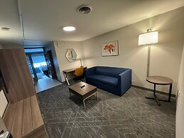 Holiday Inn Express & Suites Port Washington by IHG
