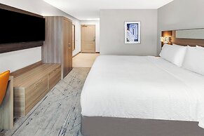Holiday Inn Express & Suites Port Washington by IHG