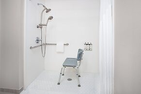 Holiday Inn Express & Suites Port Washington by IHG