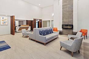 Holiday Inn Express & Suites Port Washington by IHG