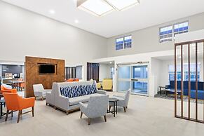 Holiday Inn Express & Suites Port Washington by IHG