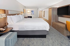 Holiday Inn Express & Suites Port Washington by IHG
