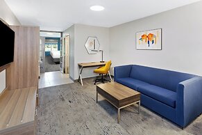 Holiday Inn Express & Suites Port Washington by IHG