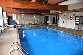Holiday Inn Express & Suites Port Washington by IHG