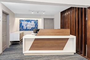Holiday Inn Express & Suites Port Washington by IHG