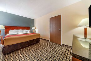 Econo Lodge Inn & Suites