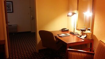 Econo Lodge Inn & Suites