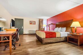 Econo Lodge Inn & Suites