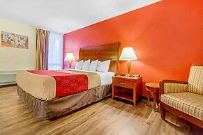 Econo Lodge Inn & Suites