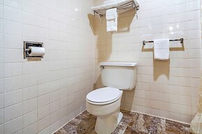 Econo Lodge Inn & Suites