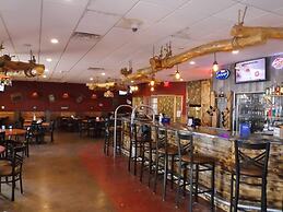 Econo Lodge Inn & Suites