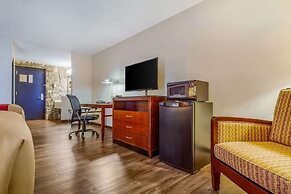 Econo Lodge Inn & Suites