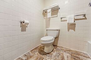 Econo Lodge Inn & Suites