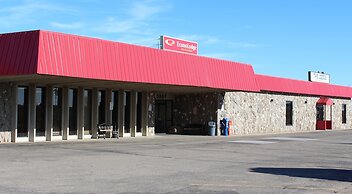 Econo Lodge Inn & Suites