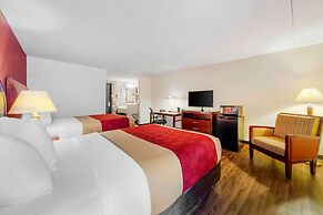 Econo Lodge Inn & Suites