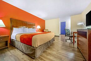 Econo Lodge Inn & Suites