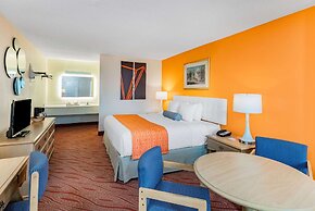 Howard Johnson by Wyndham Staunton