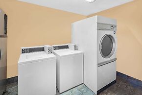 Howard Johnson by Wyndham Staunton