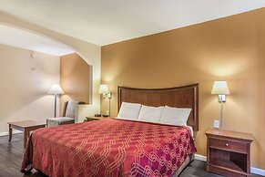 Econo Lodge Inn & Suites