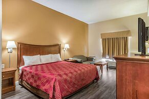 Econo Lodge Inn & Suites