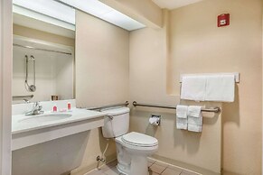 Econo Lodge Inn & Suites