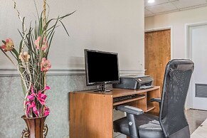 Econo Lodge Inn & Suites