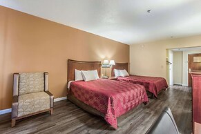 Econo Lodge Inn & Suites