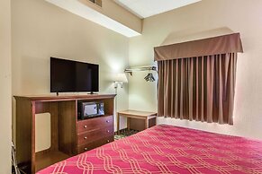 Econo Lodge Inn & Suites
