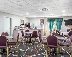Econo Lodge Inn & Suites
