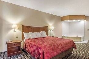 Econo Lodge Inn & Suites