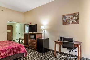 Econo Lodge Inn & Suites