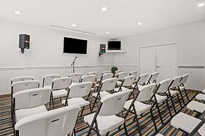 MainStay Suites Addison-Dallas