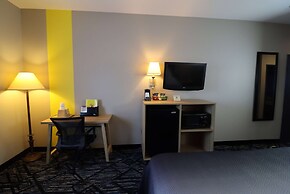 Super 8 by Wyndham Perryville