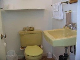 Comerford's Ocean View Efficiency Units