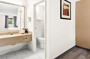 Quality Inn Cleveland Airport