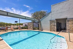 Super 8 by Wyndham Fort Mitchell Cincinnati Area