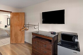 Super 8 by Wyndham Fort Mitchell Cincinnati Area