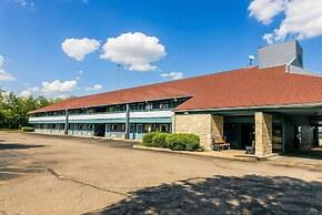 Super 8 by Wyndham Cincinnati/Springdale OH