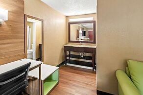 Super 8 by Wyndham Cincinnati/Springdale OH