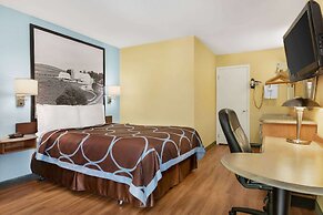 Super 8 by Wyndham Findlay