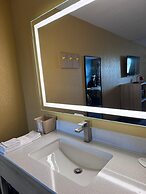 Super 8 by Wyndham Vandalia/Dayton International Airport