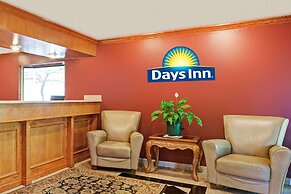 Days Inn & Suites by Wyndham Monroe