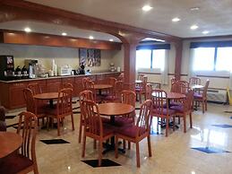 Days Inn & Suites by Wyndham Monroe