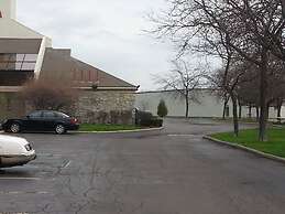 Days Inn & Suites by Wyndham Monroe