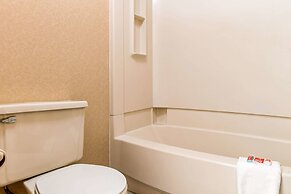 Econo Lodge Airport - Holland