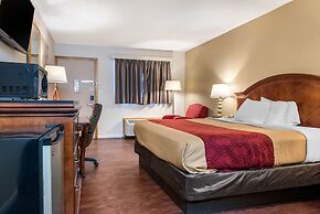 Econo Lodge Airport - Holland