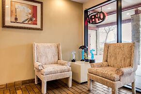 Econo Lodge Airport - Holland